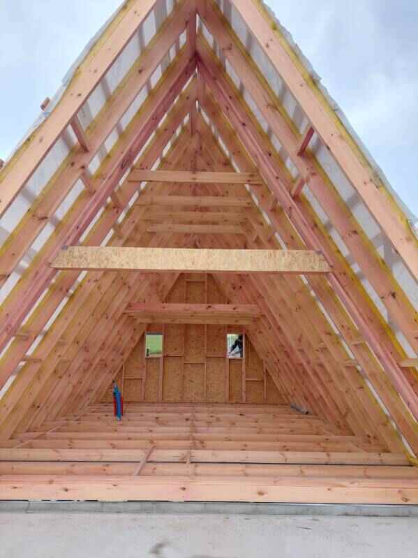 A-Frame XL Saulcy-sur-Meurthe : intérieur de l’ossature avec OSB
