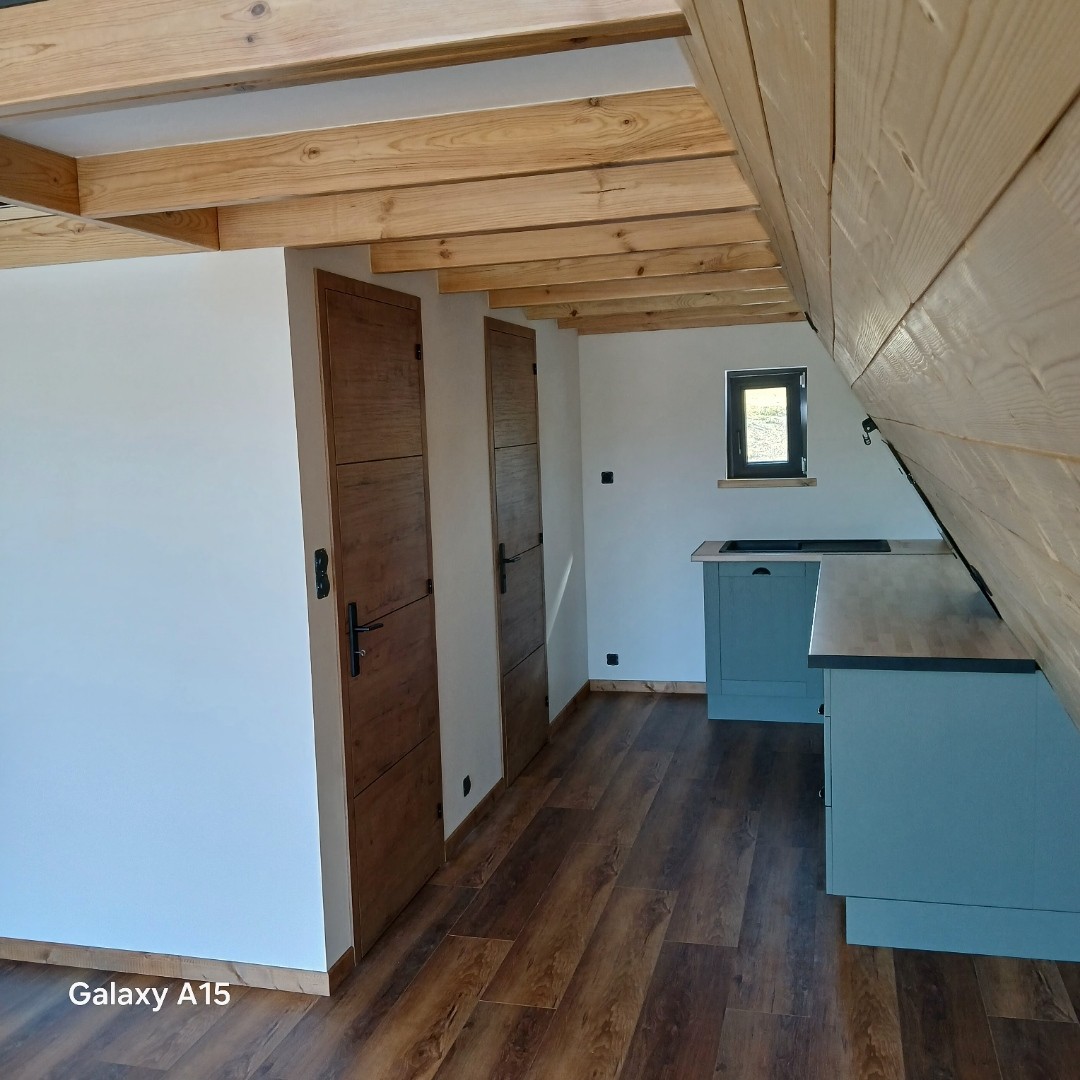 A-Frame XL Saulcy-sur-Meurthe : cuisine et portes intérieures