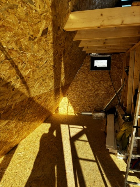 A-Frame Durban-Corbières : intérieur en OSB avant l’habillage