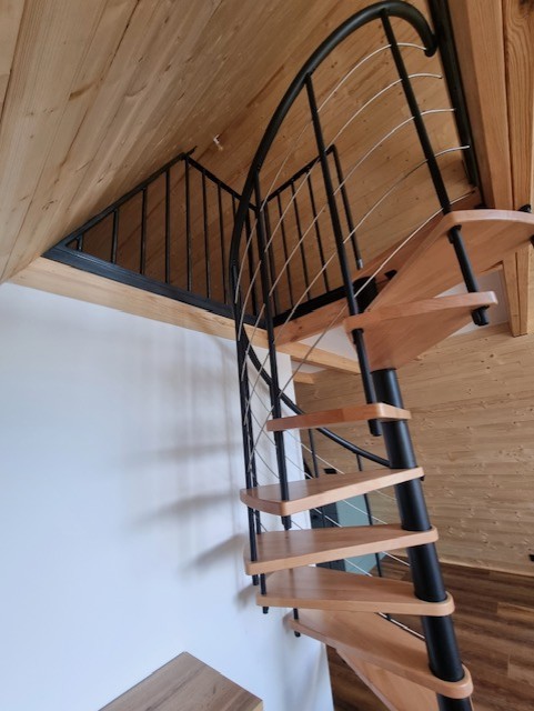 A-Frame XL Saulcy-sur-Meurthe : escalier vers la mezzanine